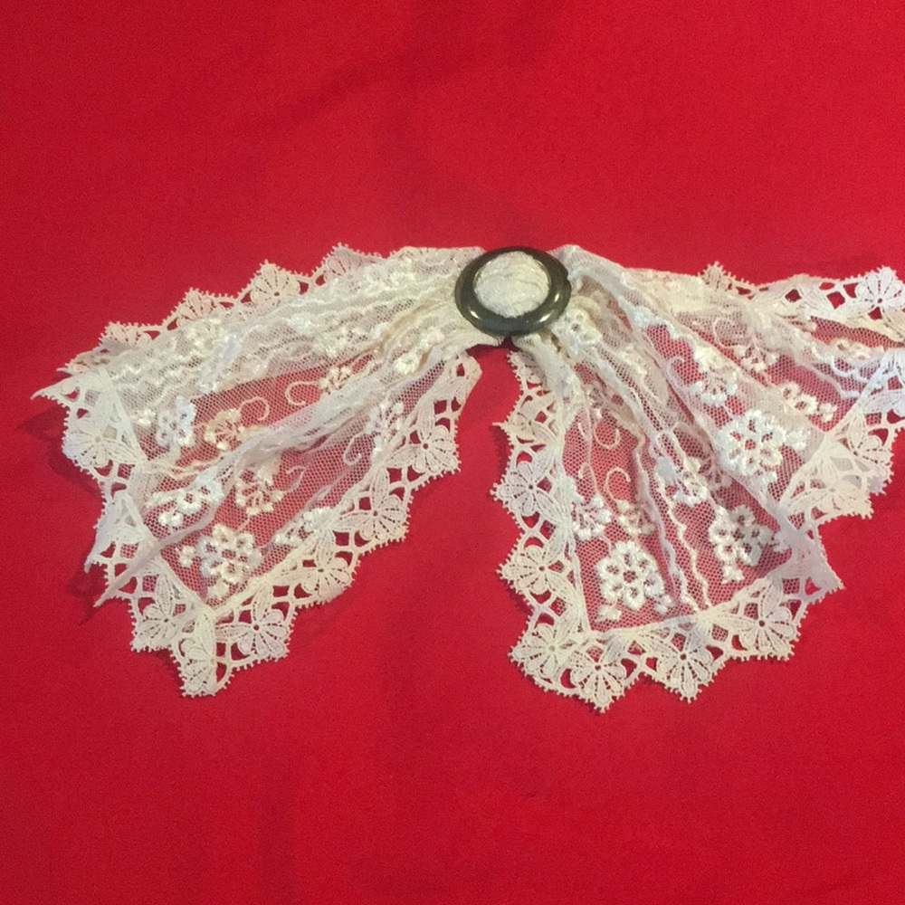 Vintage lace pin handkerchief scarf